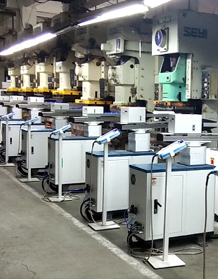 Stamping manipulator